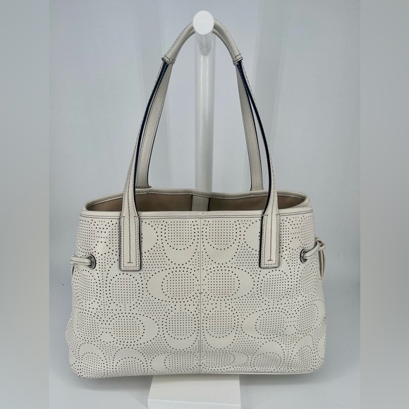 Coach style F21938 - Picture 2 of 10